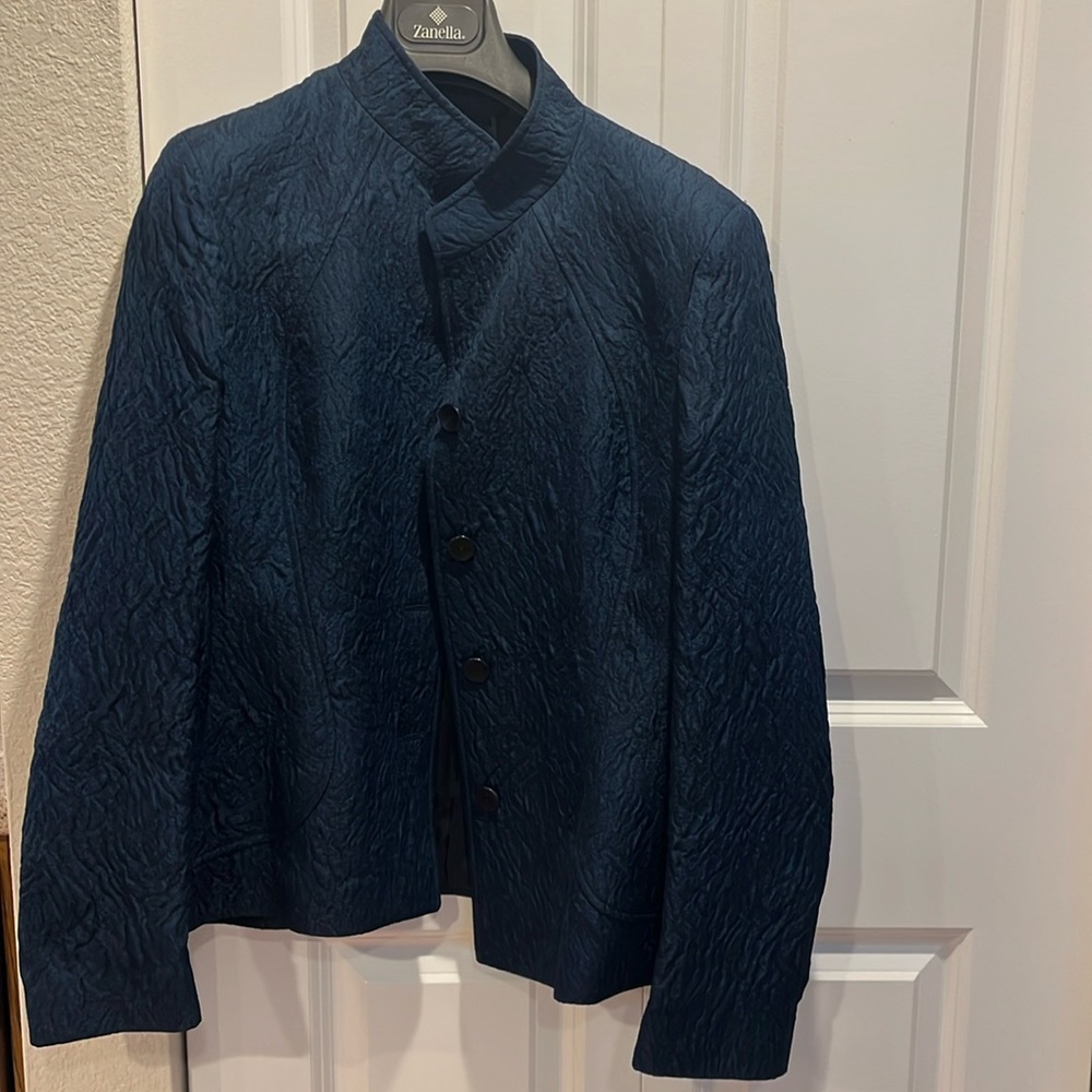 GORGEOUS NEVER WORN! Navy blue Shana style Zanella blazer
